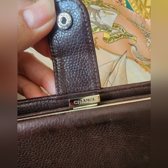 Chanel CC Embossed Caviar brown leather wallet - Picture 9 of 12